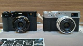 【2020年10月購入美品】FUJIFILM X100V 女性に人気のシルバー